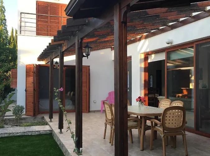 Demelida In Tsada, Paphos Villa