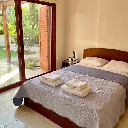 Demelida In Tsada, Paphos Villa *